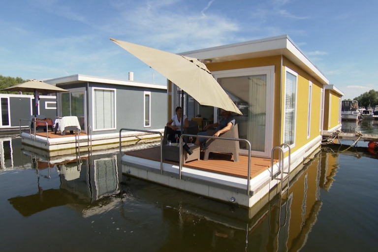 Houseboats huren in Maastricht, Limburg, Holland. Bijzondere overnachtingen op het water. het bruisende centrum van Maastricht en mooie heuvelland van Zuid-Limburg.